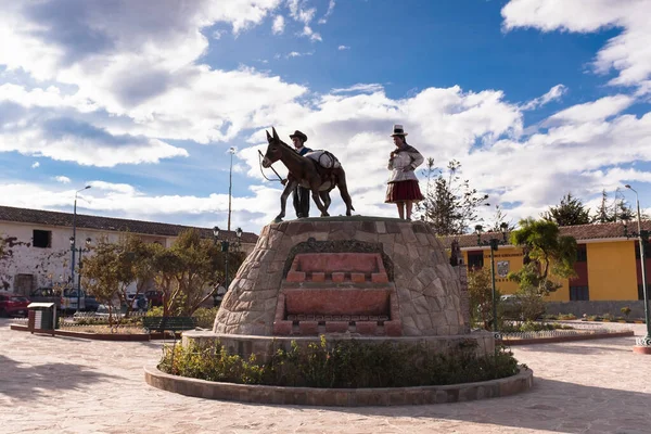 Cusco Peru 'daki Maras şehri. Peru And Dağları 'ndaki Maras Meydanı.