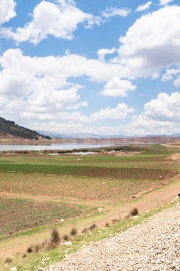 Cusco Peru 'daki Huaypo Gölü. Peru And Dağları 'ndaki doğal manzara. Kır manzarası.
