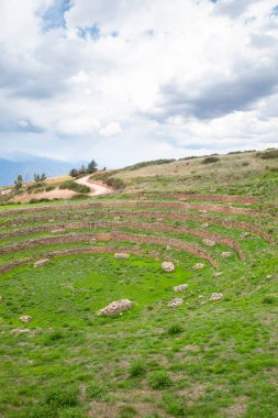 Cusco Peru 'da Moray arkeolojik alanı. İnkalar tarafından yapılan tarım laboratuvarı..