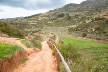 Cusco Peru 'da Moray arkeolojik alanı. İnkalar tarafından yapılan tarım laboratuvarı..
