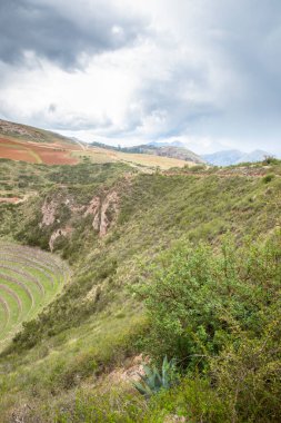 Cusco Peru 'da Moray arkeolojik alanı. İnkalar tarafından yapılan tarım laboratuvarı..