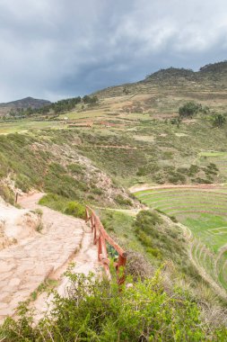 Cusco Peru 'da Moray arkeolojik alanı. İnkalar tarafından yapılan tarım laboratuvarı..