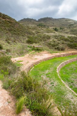 Cusco Peru 'da Moray arkeolojik alanı. İnkalar tarafından yapılan tarım laboratuvarı..