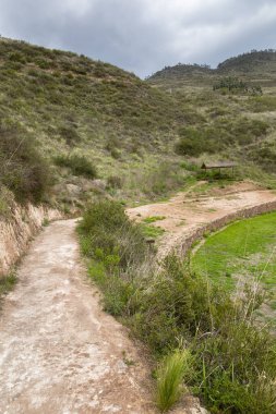 Cusco Peru 'da Moray arkeolojik alanı. İnkalar tarafından yapılan tarım laboratuvarı..