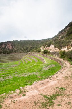 Cusco Peru 'da Moray arkeolojik alanı. İnkalar tarafından yapılan tarım laboratuvarı..