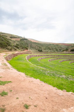 Cusco Peru 'da Moray arkeolojik alanı. İnkalar tarafından yapılan tarım laboratuvarı..