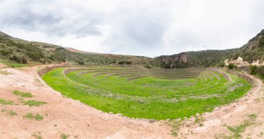 Cusco Peru 'da Moray arkeolojik alanı. İnkalar tarafından yapılan tarım laboratuvarı..