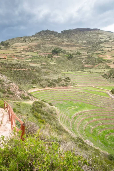 Cusco Peru 'da Moray arkeolojik alanı. İnkalar tarafından yapılan tarım laboratuvarı..