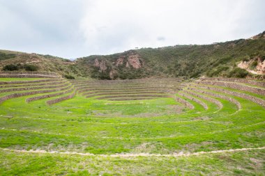Cusco Peru 'da Moray arkeolojik alanı. İnkalar tarafından yapılan tarım laboratuvarı..