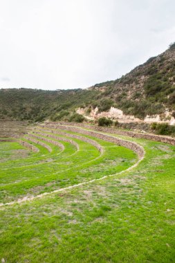 Cusco Peru 'da Moray arkeolojik alanı. İnkalar tarafından yapılan tarım laboratuvarı..
