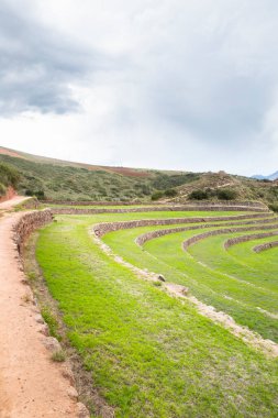 Cusco Peru 'da Moray arkeolojik alanı. İnkalar tarafından yapılan tarım laboratuvarı..