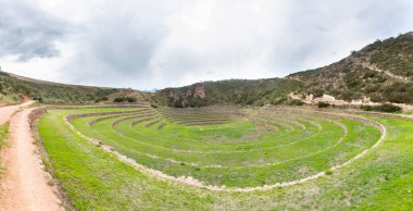 Cusco Peru 'da Moray arkeolojik alanı. İnkalar tarafından yapılan tarım laboratuvarı..