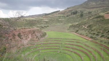 Cusco Peru 'da Moray arkeolojik alanı. İnkalar tarafından yapılan tarım laboratuvarı..