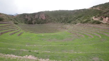Cusco Peru 'da Moray arkeolojik alanı. İnkalar tarafından yapılan tarım laboratuvarı..
