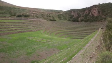 Cusco Peru 'da Moray arkeolojik alanı. İnkalar tarafından yapılan tarım laboratuvarı..