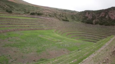 Cusco Peru 'da Moray arkeolojik alanı. İnkalar tarafından yapılan tarım laboratuvarı..