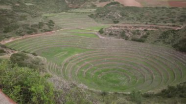 Cusco Peru 'da Moray arkeolojik alanı. İnkalar tarafından yapılan tarım laboratuvarı..