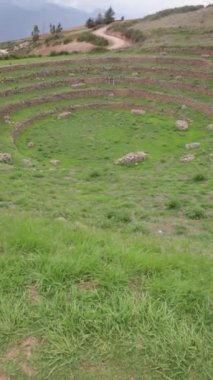 Cusco Peru 'da Moray arkeolojik alanı. İnkalar tarafından yapılan tarım laboratuvarı..