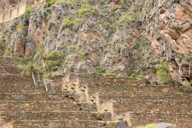 Ollantaytambo, Cusco Peru 'da bir kale ve İnka şehri. Peru And Dağları 'ndaki Kutsal Vadi' de antik bir bina.
