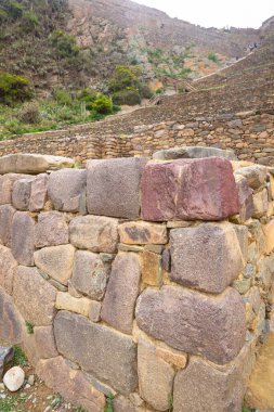 Ollantaytambo, Cusco Peru 'da bir kale ve İnka şehri. Peru And Dağları 'ndaki Kutsal Vadi' de antik bir bina.