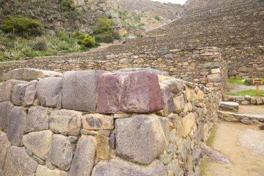 Ollantaytambo, Cusco Peru 'da bir kale ve İnka şehri. Peru And Dağları 'ndaki Kutsal Vadi' de antik bir bina.
