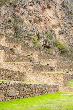 Ollantaytambo, Cusco Peru 'da bir kale ve İnka şehri. Peru And Dağları 'ndaki Kutsal Vadi' de antik bir bina.