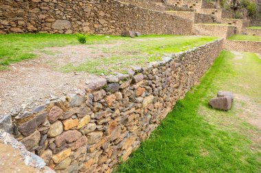 Ollantaytambo, Cusco Peru 'da bir kale ve İnka şehri. Peru And Dağları 'ndaki Kutsal Vadi' de antik bir bina.