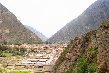 Ollantaytambo, Cusco Peru 'da bir kale ve İnka şehri. Peru And Dağları 'ndaki Kutsal Vadi' de antik bir bina.