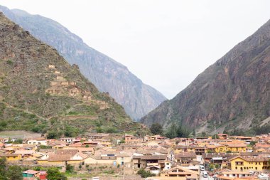 Ollantaytambo, Cusco Peru 'da bir kale ve İnka şehri. Peru And Dağları 'ndaki Kutsal Vadi' de antik bir bina.