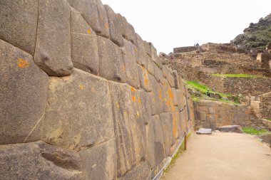 Ollantaytambo, Cusco Peru 'da bir kale ve İnka şehri. Peru And Dağları 'ndaki Kutsal Vadi' de antik bir bina.