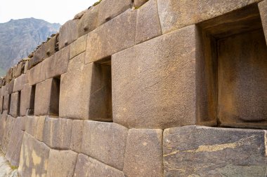 Ollantaytambo, Cusco Peru 'da bir kale ve İnka şehri. Peru And Dağları 'ndaki Kutsal Vadi' de antik bir bina.