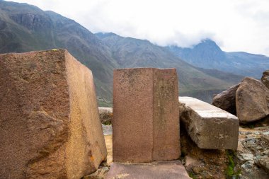 Ollantaytambo, Cusco Peru 'da bir kale ve İnka şehri. Peru And Dağları 'ndaki Kutsal Vadi' de antik bir bina.