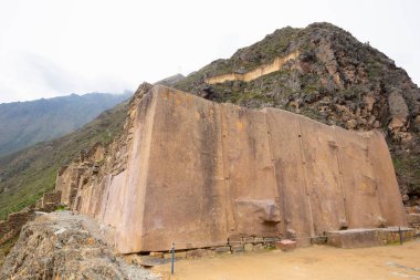 Ollantaytambo, Cusco Peru 'da bir kale ve İnka şehri. Peru And Dağları 'ndaki Kutsal Vadi' de antik bir bina.