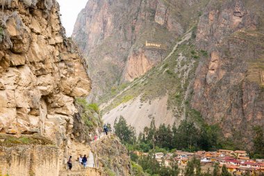 Ollantaytambo, Cusco Peru 'da bir kale ve İnka şehri. Peru And Dağları 'ndaki Kutsal Vadi' de antik bir bina.