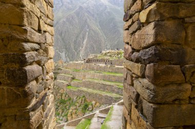Ollantaytambo, Cusco Peru 'da bir kale ve İnka şehri. Peru And Dağları 'ndaki Kutsal Vadi' de antik bir bina.