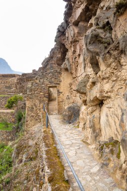 Ollantaytambo, Cusco Peru 'da bir kale ve İnka şehri. Peru And Dağları 'ndaki Kutsal Vadi' de antik bir bina.