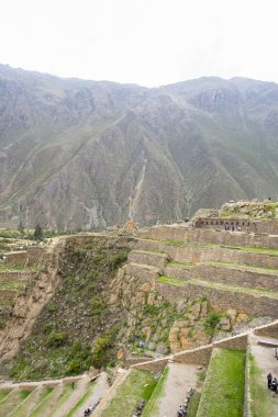 Ollantaytambo, Cusco Peru 'da bir kale ve İnka şehri. Peru And Dağları 'ndaki Kutsal Vadi' de antik bir bina.