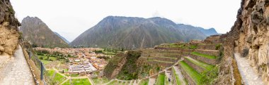 Ollantaytambo, Cusco Peru 'da bir kale ve İnka şehri. Peru And Dağları 'ndaki Kutsal Vadi' de antik bir bina.