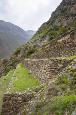 Ollantaytambo, Cusco Peru 'da bir kale ve İnka şehri. Peru And Dağları 'ndaki Kutsal Vadi' de antik bir bina.