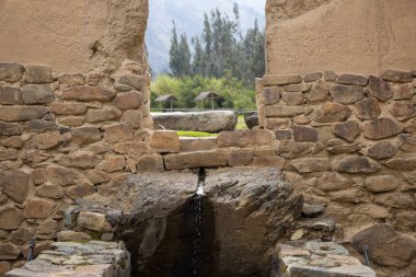 Ollantaytambo, Cusco Peru 'da bir kale ve İnka şehri. Peru And Dağları 'ndaki Kutsal Vadi' de antik bir bina.