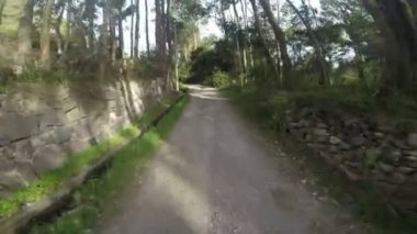 Kutsal Vadi 'deki bisiklet yolu videosu. Dağ bisikleti üzerinden Peru And Dağları sahnesi.