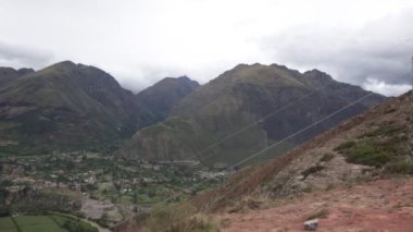 Peru And Dağları 'ndaki kutsal vadi. Urubamba Vadisi İnka kültürünün en önemli vadilerinden biriydi..