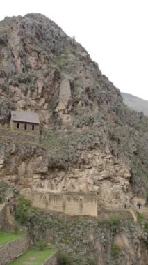 Ollantaytambo, Cusco Peru 'da bir kale ve İnka şehri. Peru And Dağları 'ndaki Kutsal Vadi' de antik bir bina.