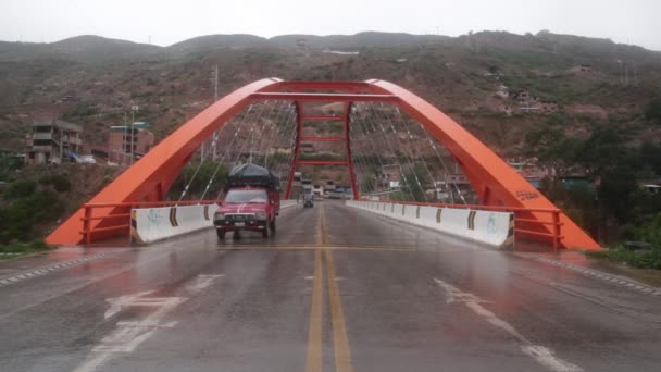 Peru Dağları Ndaki Urubamba Şehrinin Girişindeki Köprü Nkalar Kutsal Vadisi — Stok video