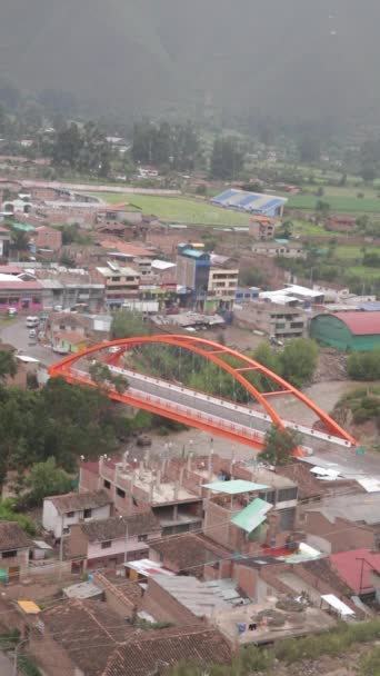 Bro Ingången Till Urubamba Stad Peruanska Anderna Inkafolkets Heliga Dal — Stockvideo