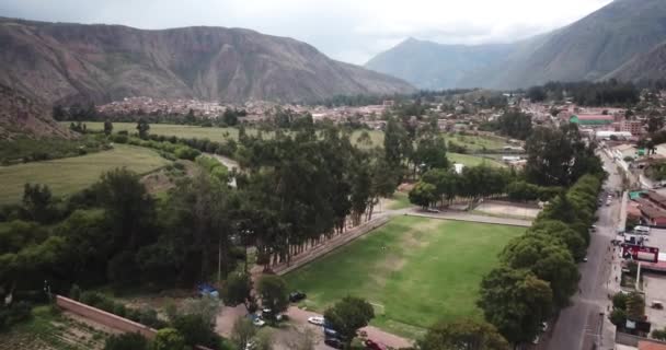 มมองของเม Urubamba ทางอากาศในห บเขาศ ของเปร องในเท อกเขาแอนด สเปร Cusco — วีดีโอสต็อก