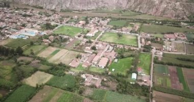 Yucay 'da İnka kültürü tarafından yapılan tarım yapısının görüntüsü. Peru And Dağları 'ndaki Kutsal Vadi' de bir kasaba.