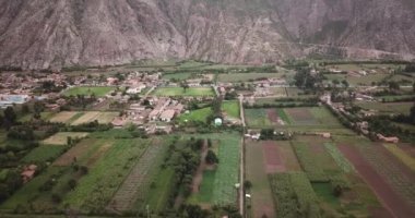 Yucay 'da İnka kültürü tarafından yapılan tarım yapısının görüntüsü. Peru And Dağları 'ndaki Kutsal Vadi' de bir kasaba.