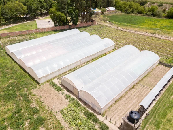 Urubamba Cusco 'nun kırsal kesimindeki bir seranın havadan görünüşü. Peru 'daki Kutsal Vadi' de tarım teknolojisi.