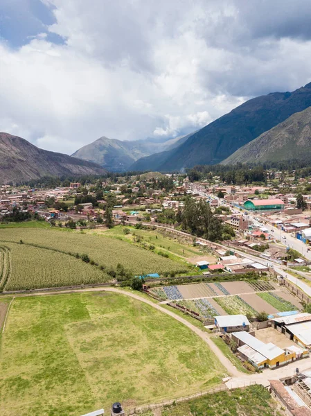 Peru 'daki Kutsal Vadi' nin havadan görünüşü. Peru And Dağları 'ndaki Urubamba şehrinde kırsal bir manzara.